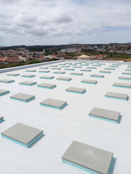 Cobertura impermeabilizada com isolamento térmico