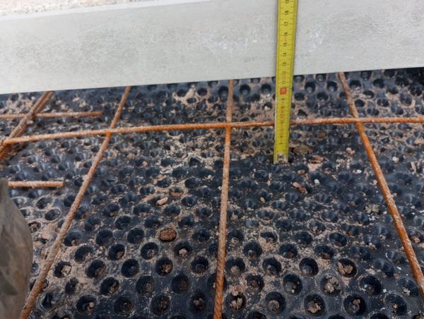 Armadura sobre membrana de drenagem, recobrimento medido